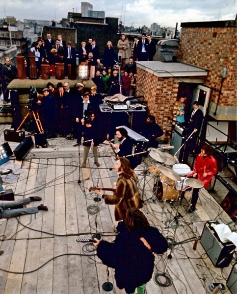 The-Beatles-performed-together-for-the-last-time-on-the-roof-of-Apple-Records-in-London