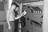 Paul-Discher-69-Richard-Schreiber-at-the-lighting-control-panel-off-stage